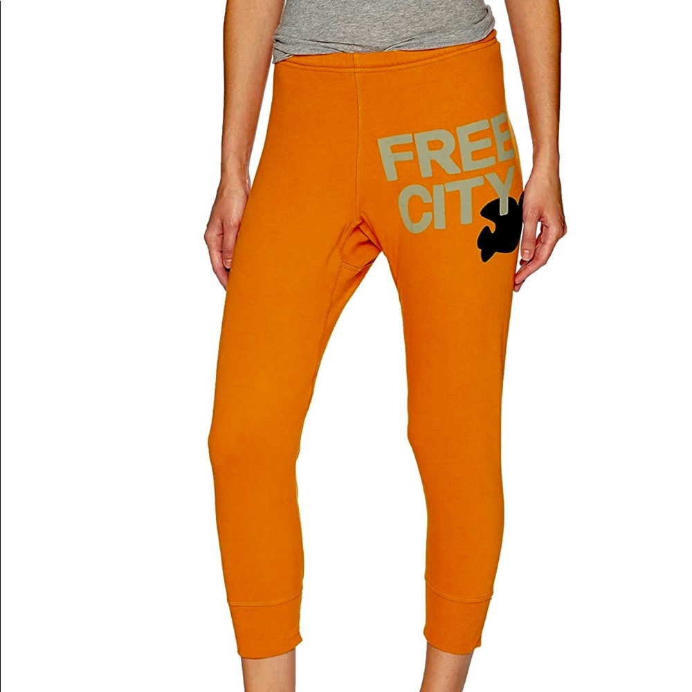 Freecity Women’s 3/4 Cropped Sweatpants Orange Sun